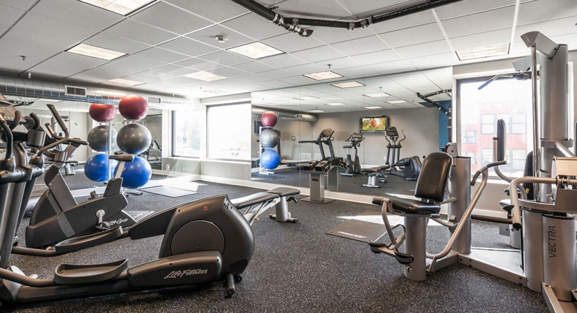 Fitness center at Hanna Heights luxury apartments in Tacoma, WA